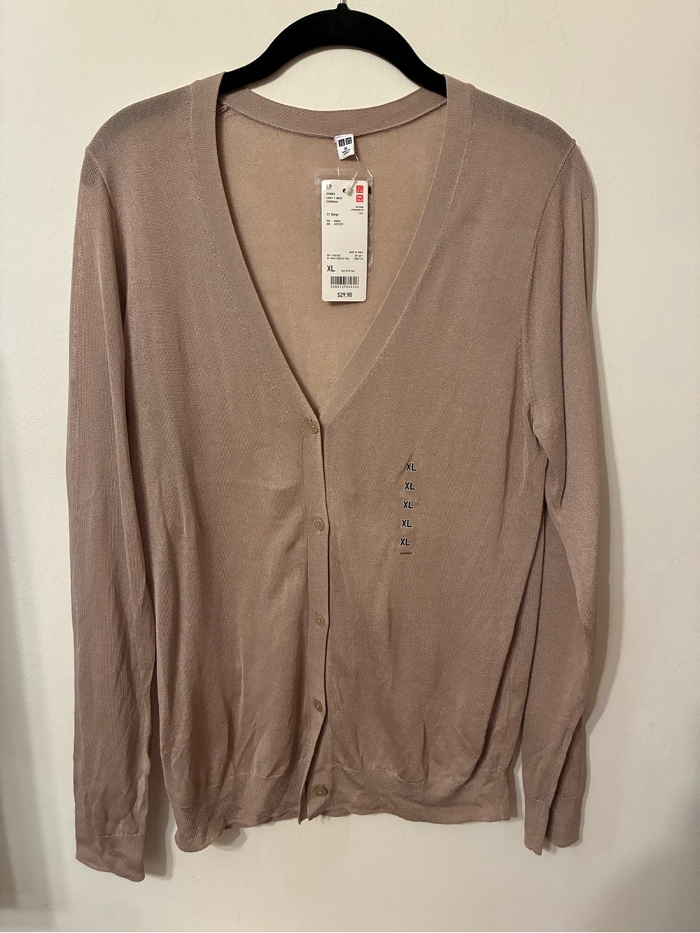 NWT Uniqlo size XL women’s light v-neck cardigan in beige